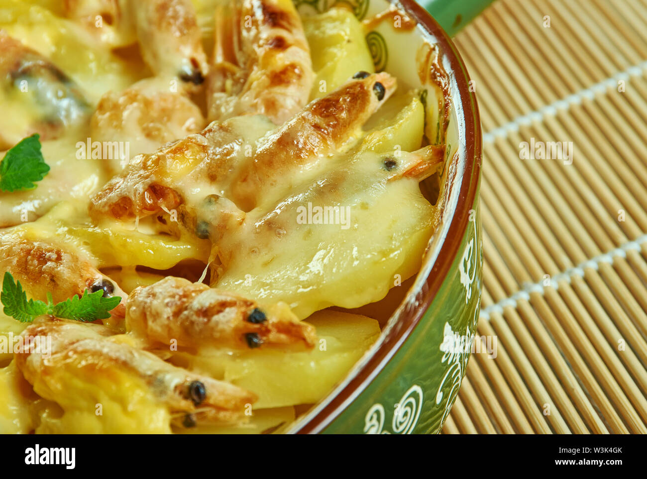 Portuguese Shrimp Potato Gratin, de batatas gratinadas com camarao Stock Photo Alamy