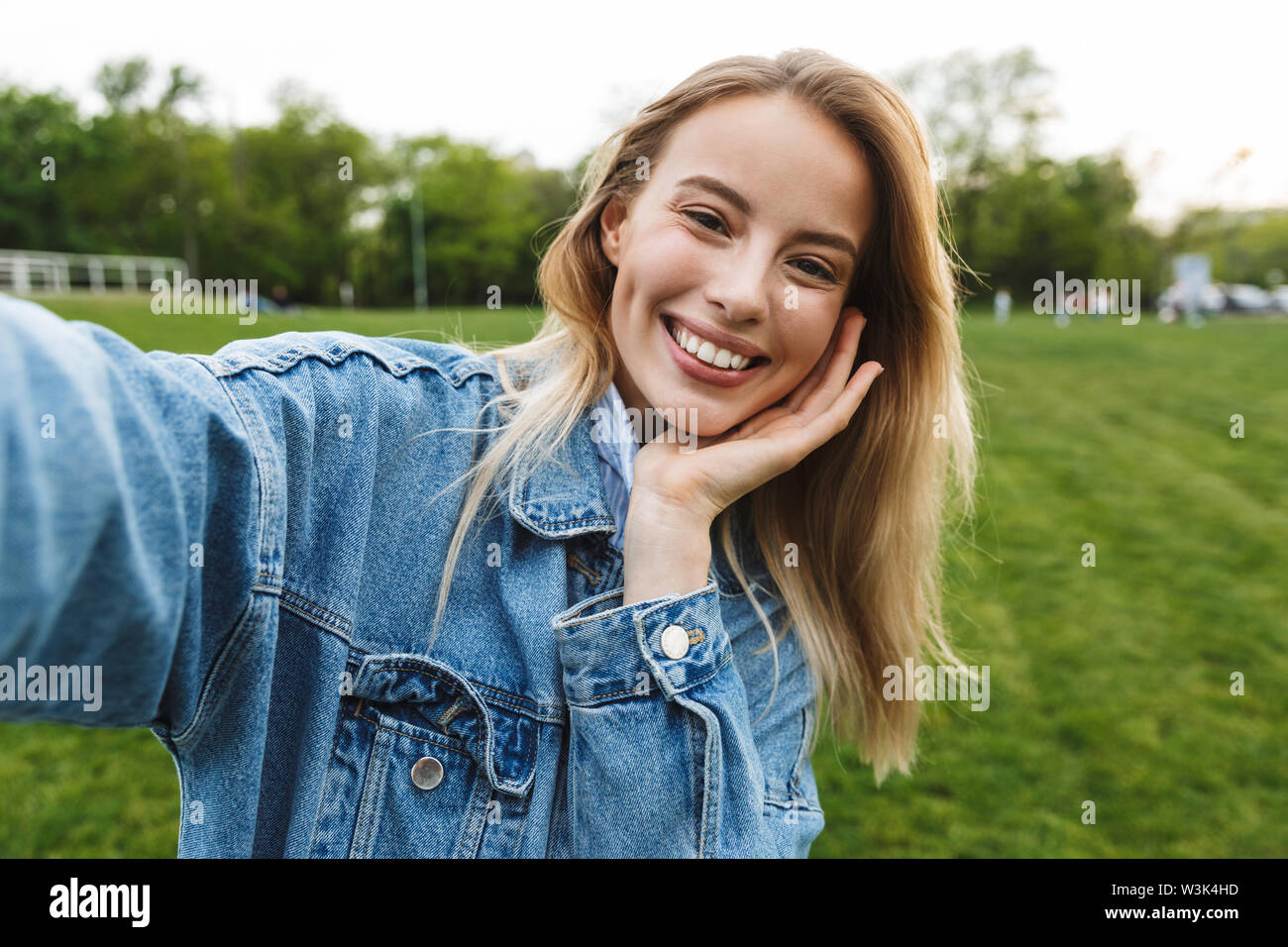 Image of amazing excited happy young woman posing outdoors in park take ...