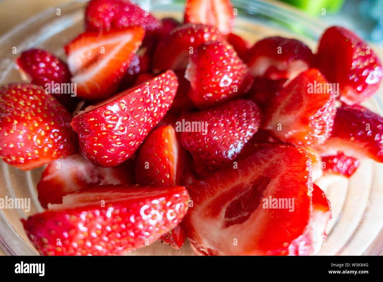 Strawberries in glass bowl sugar hi-res stock photography and images ...