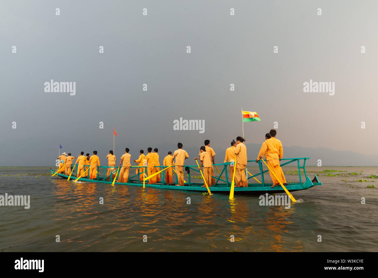 Inle, Myanmar - March 2019: Traditional Burmese leg rowing boat race ...