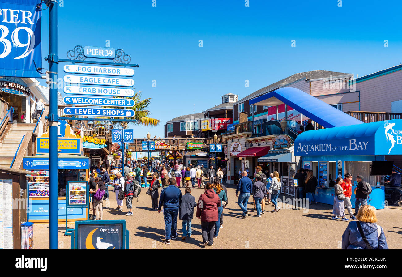 SAN FRANCISCO, CALIFORNIA USA SEPTEMBER 17, 2018 Visitors walk on