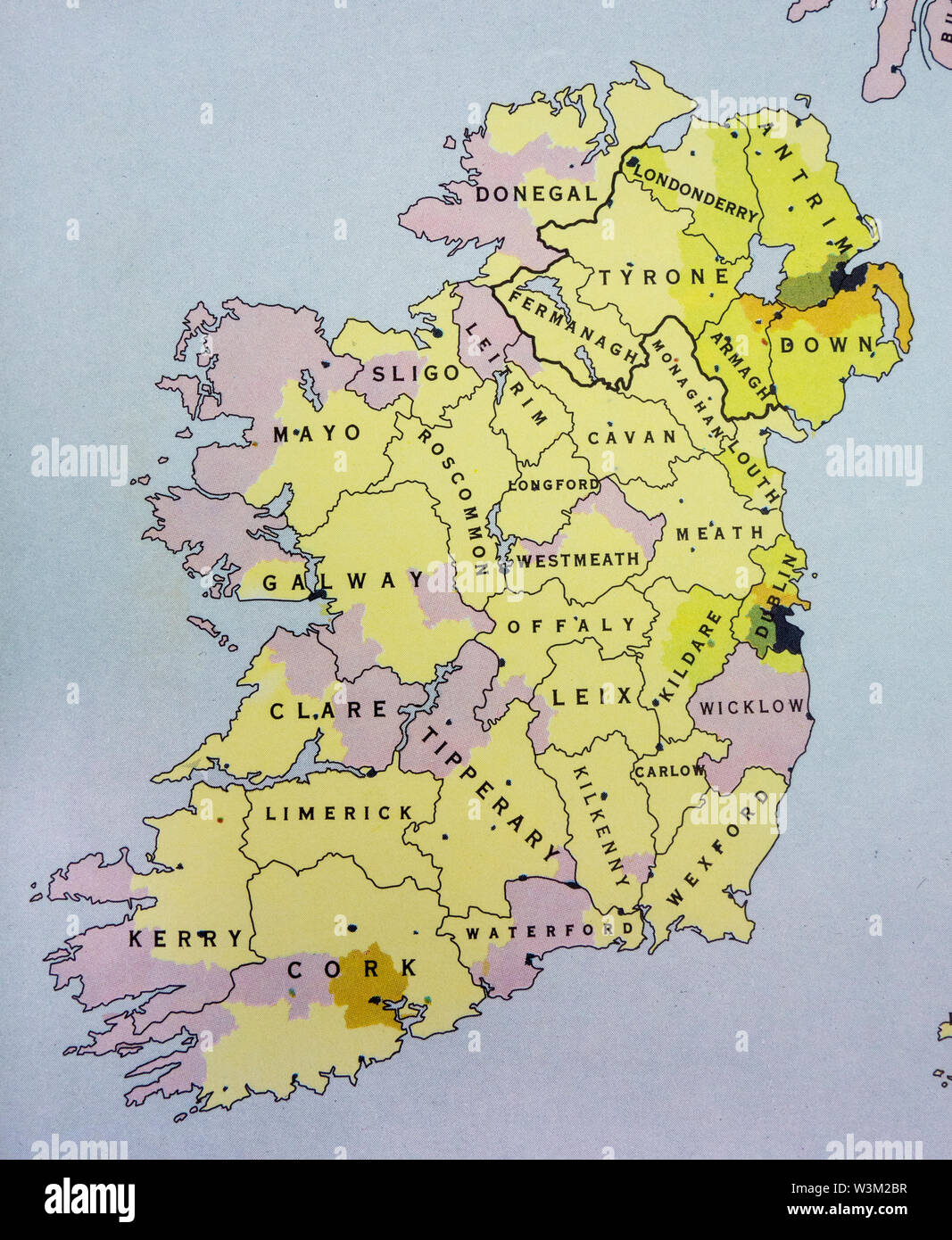 Outline map of the whole of the island of Ireland, showing the counties Stock Photo