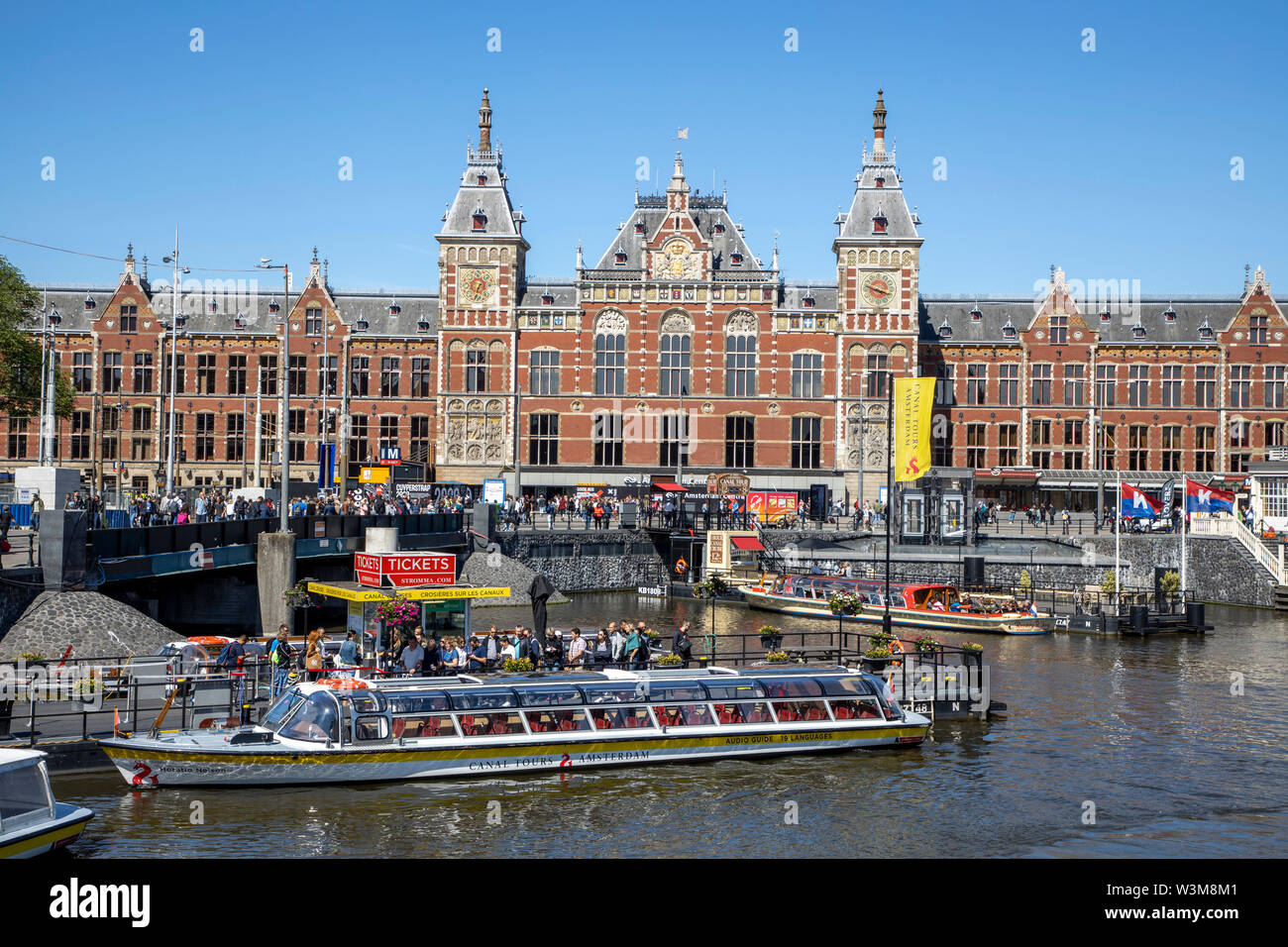 Amsterdam, Netherlands, city centre, old town, mooring for canal boats, round trip boats at the main station, Amsterdam Centraal, Stock Photo