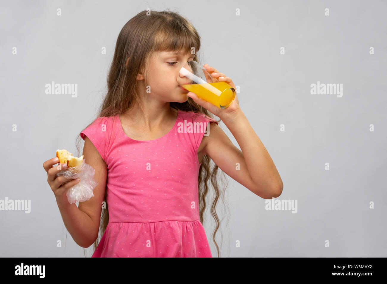 маленькая девочка пьет сперму фото 18