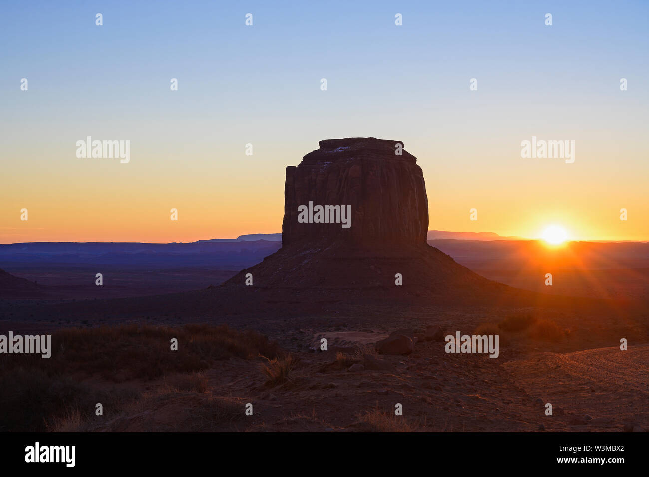 Butte at sunset in Monument Valley, Arizona, USA Stock Photo - Alamy