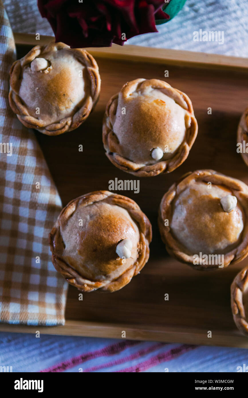 Chicken pie hi-res stock photography and images - Alamy