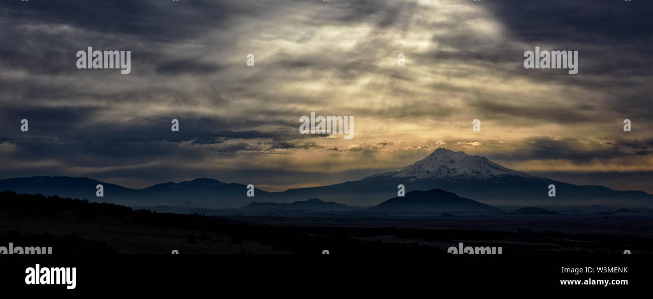 Mount Shasta at sunset in California, USA Stock Photo