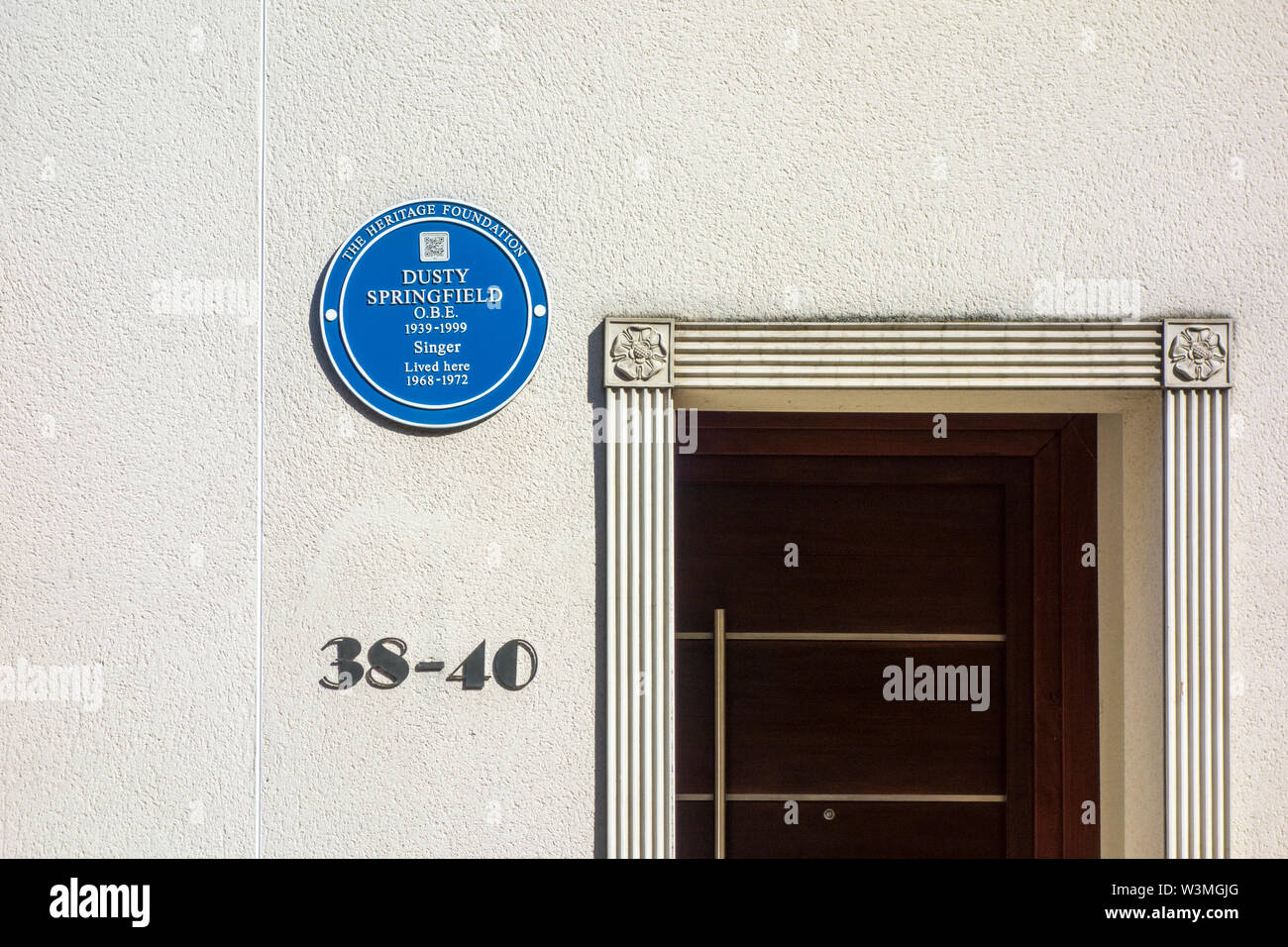 Blue plaque for Dusty Springfield's former Holland Park / Kensington home, 38-40 Aubrey Walk, Kensington, London, UK. The Heritage Foundation Stock Photo