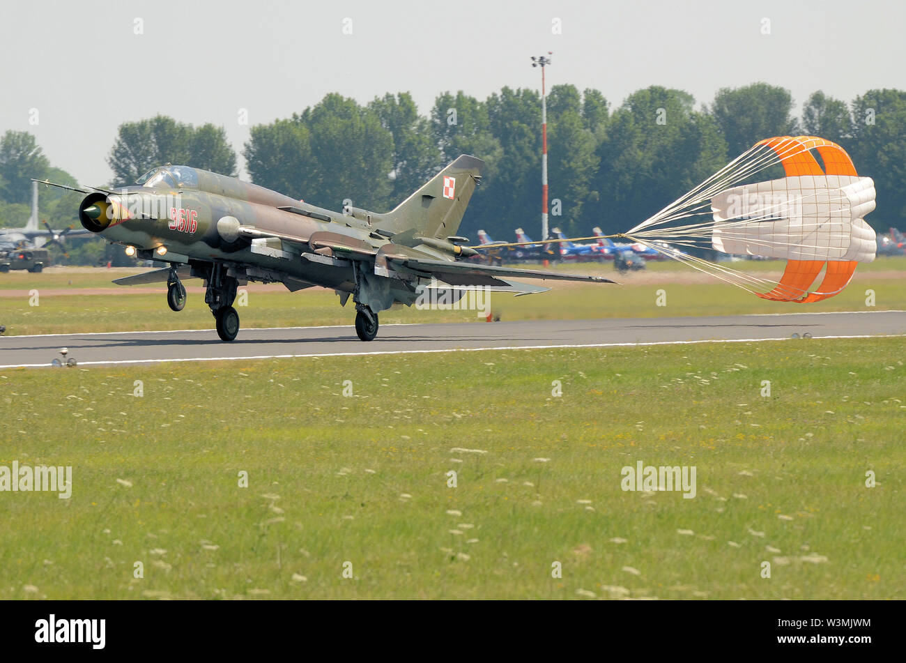 Sukhoi Su-22 NATO reporting name: Fitter is a Soviet fighter-bomber. Polish Air Force. Used by Eastern Bloc. Soviet Cold War era. Brake chute landing Stock Photo