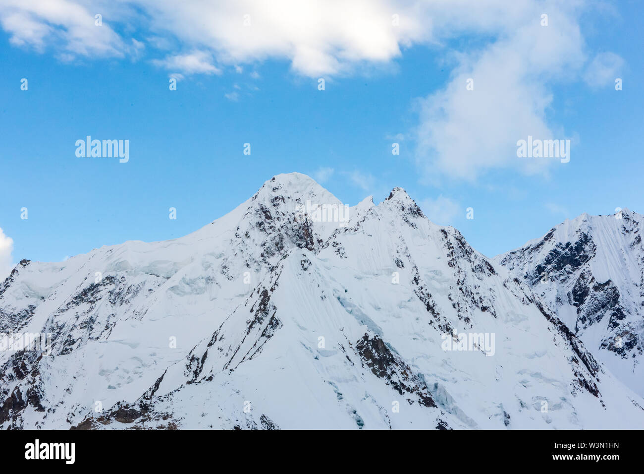 the second highest mountain on earth
