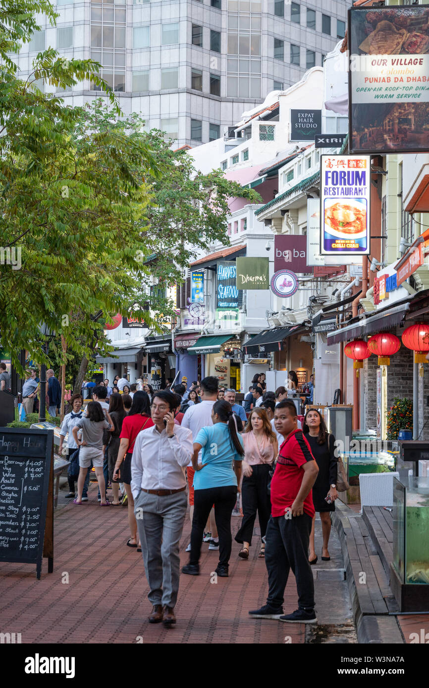 Singapore, Singapore - March 14 2019: People strolling around the after  work entertainment district of Boat quay in the business district Stock  Photo - Alamy