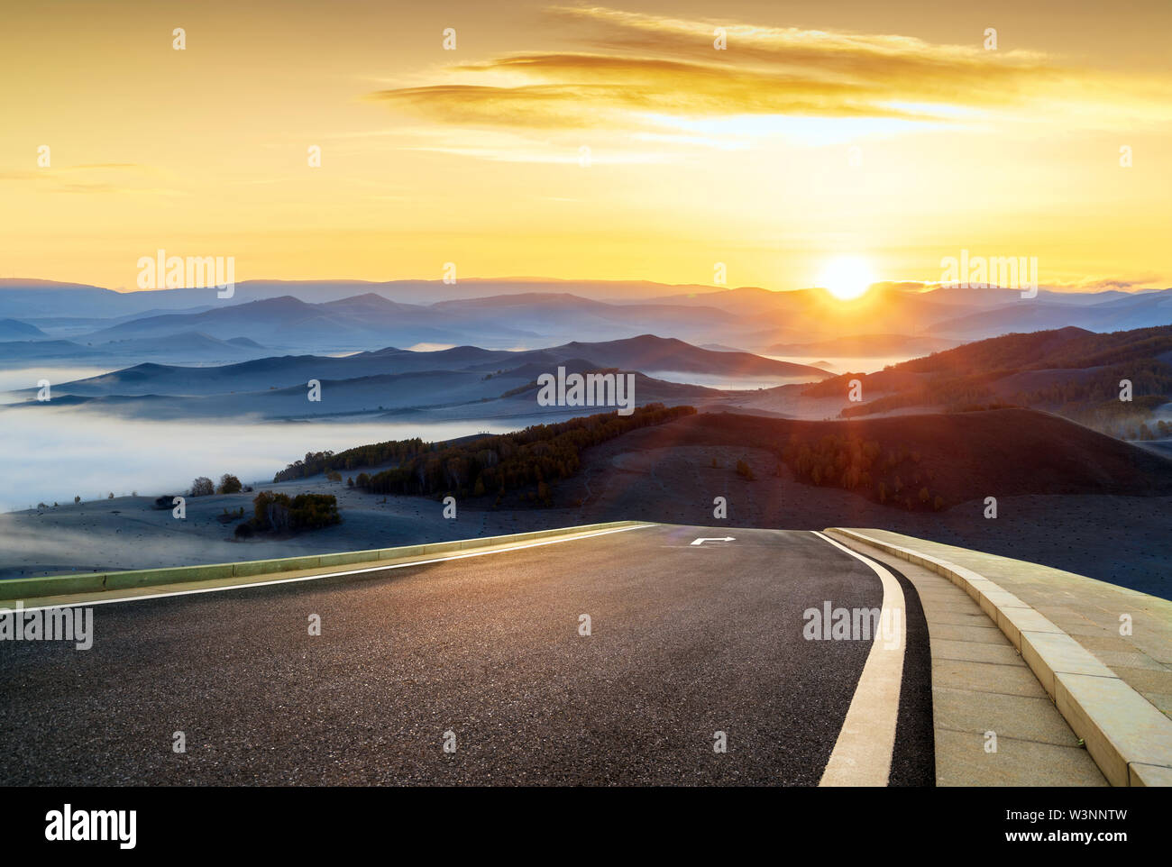 Early morning highway hi-res stock photography and images - Alamy