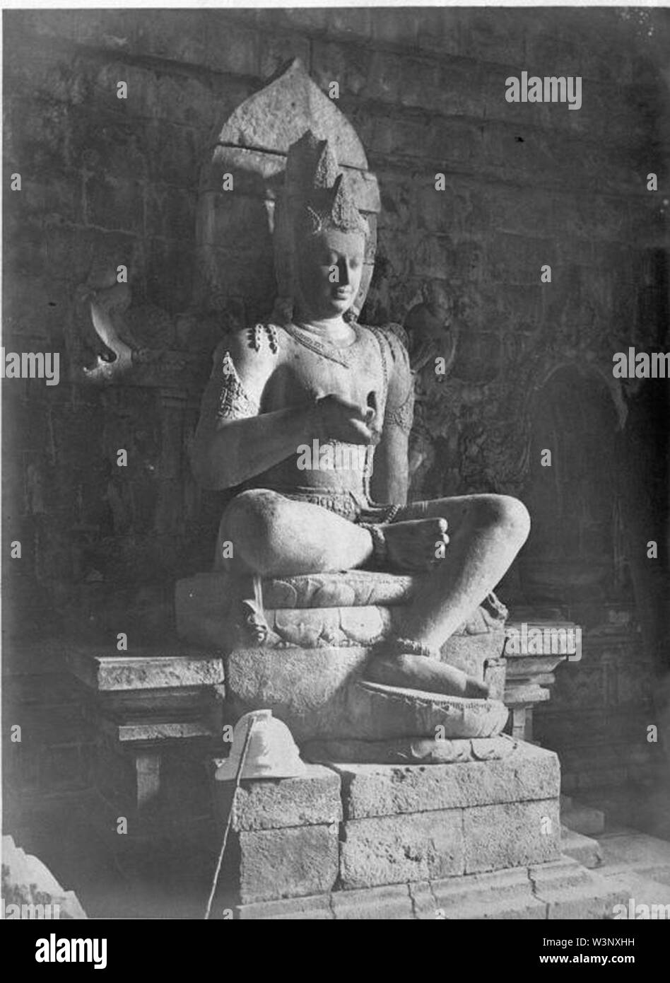 Candi mendut Black and White Stock Photos & Images - Alamy