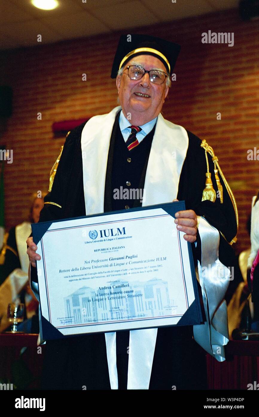HONORIS DEGREE CAUSE IN LANGUAGES AND LITERATURE TO ANDREA CAMILLERI AT THE IULM (Corradini/Fotogramma, - 2002-10-15) ps the photo can be used in respect of the context in which it was taken, and without defamatory intent of the decorum of the people represented (Corradini/Fotogramma, Photo Repertoire - Stock Photo