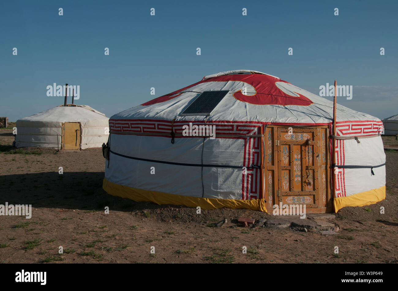 Gers or yurts at Meekhi Tourist Camp, Bayanzag (Flaming Cliffs), Gobi Desert, Mongolia Stock Photo
