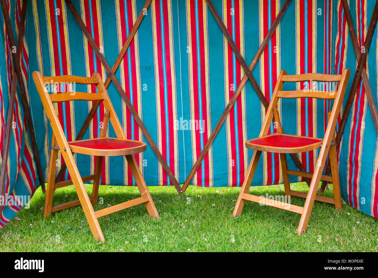 Canvas chairs hires stock photography and images Alamy