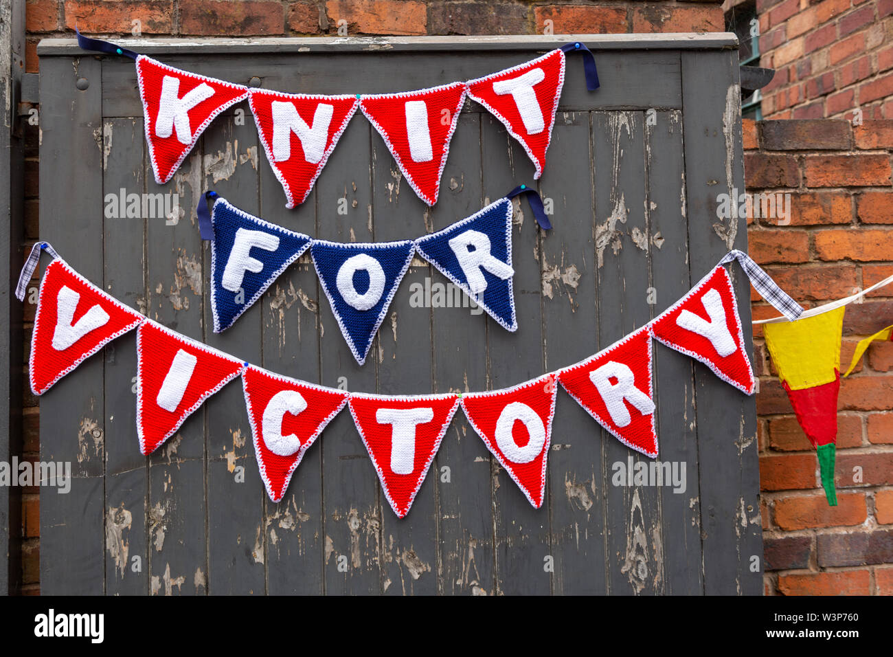 Knit For Victory On A Gate Uk Stock Photo Alamy