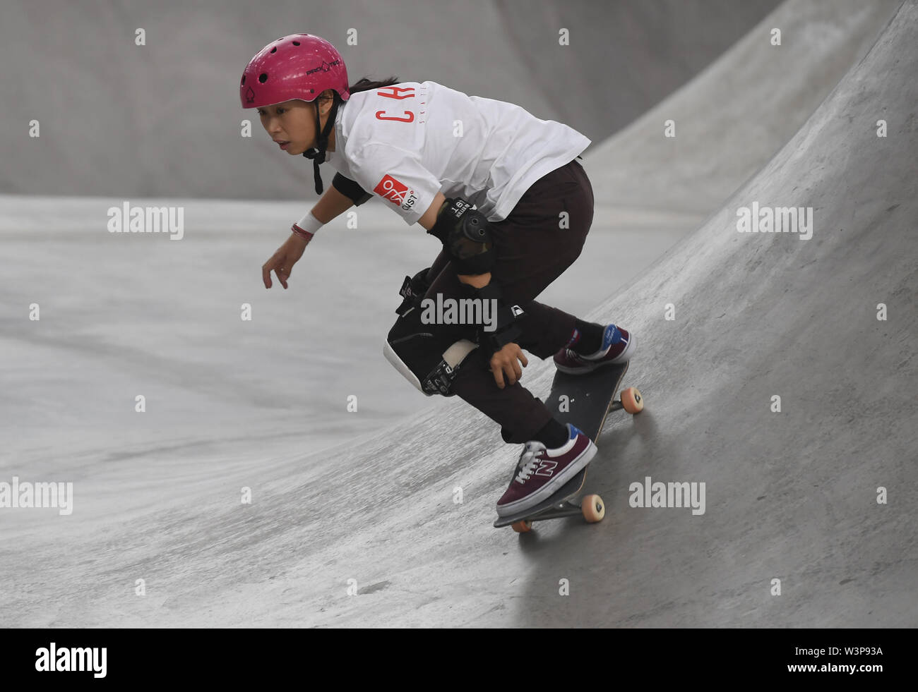 (190717) -- NANJING, July 17, 2019 (Xinhua) -- Zhang Xin of China competes during the women open qualifier heats at the 2019 International Skateboarding Open in Nanjing, east China's Jiangsu Province, July 17, 2019. (Xinhua/Ji Chunpeng) Stock Photo