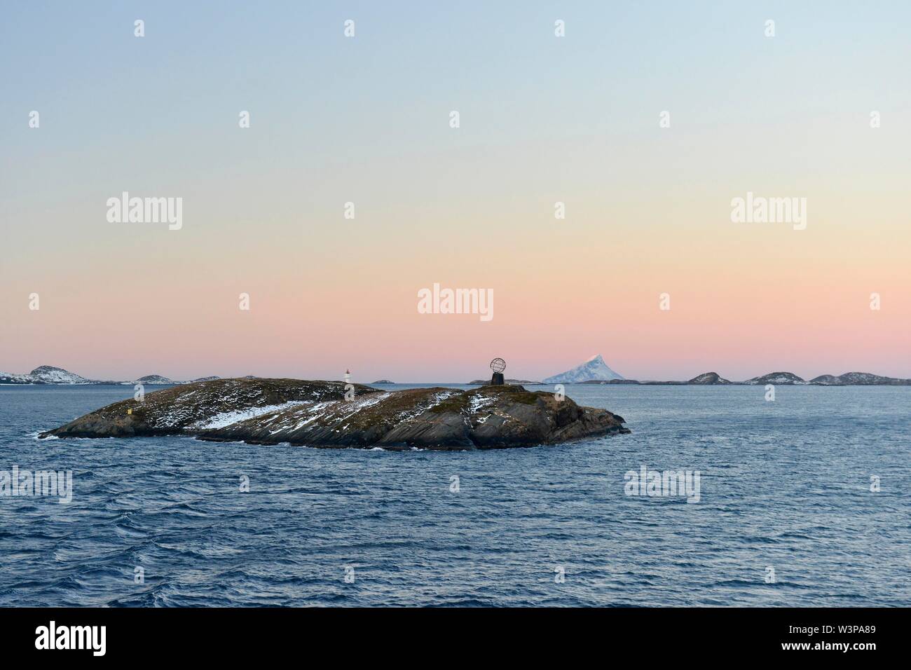 Arctic Circle Monument On Small Island Vikingen Nordland Norway Stock Photo Alamy Arctic Circle Monument On Small Island Vikingen Nordland Norway Stock Photo Alamy