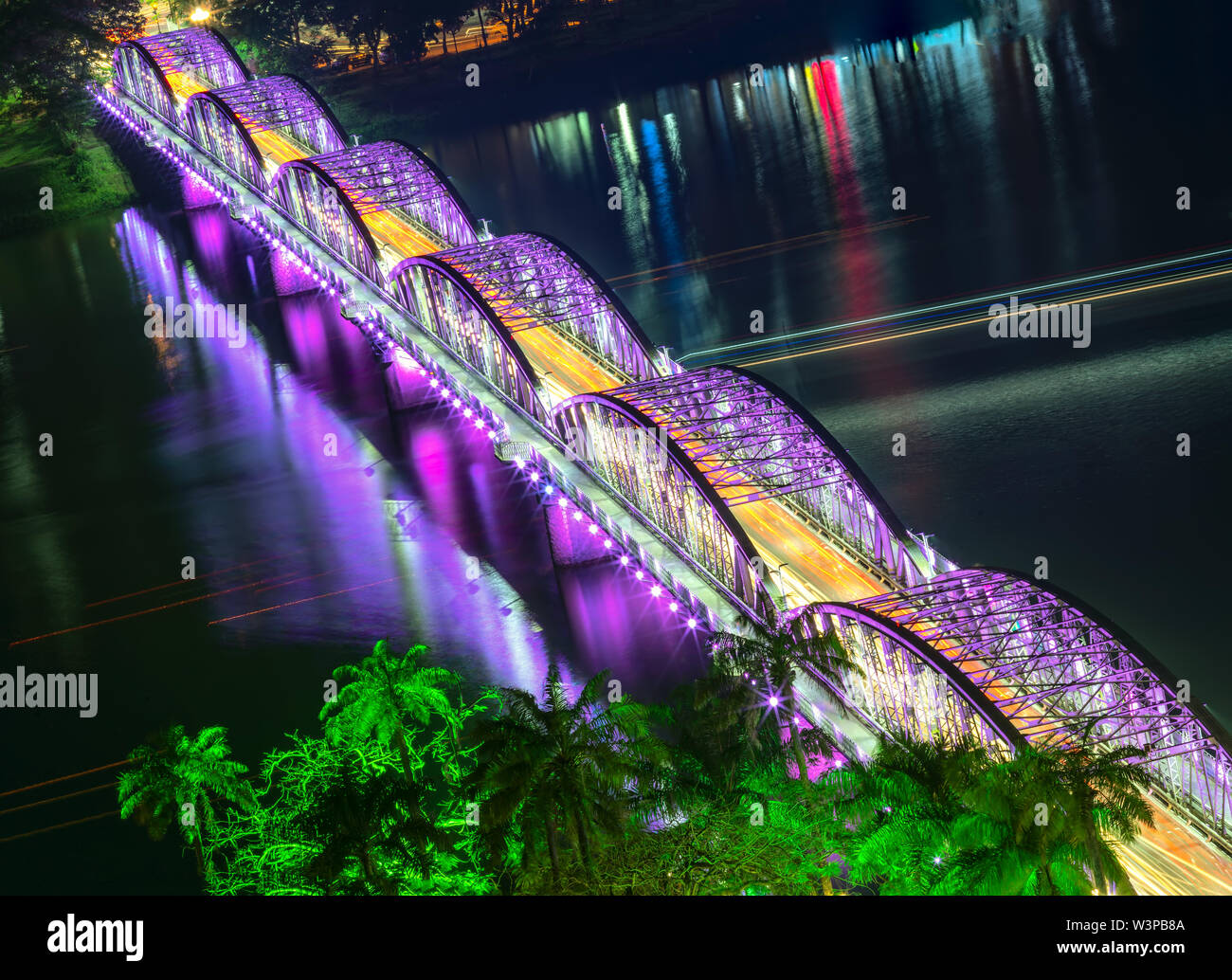 Ponte Trang Tien à Noite No Vietname, Cidade De Hue Imagem de Stock -  Imagem de cidade, horizonte: 271214911