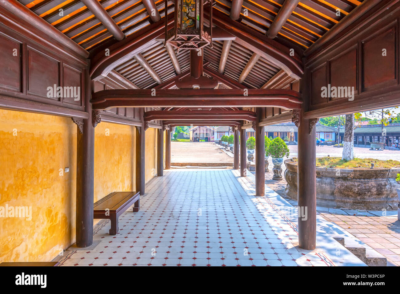 Amazing wooden hallway in the imperial Forbidden Citadel. The place that leads to the palaces of kings, feudal officials in the 19th century in Hue, V Stock Photo