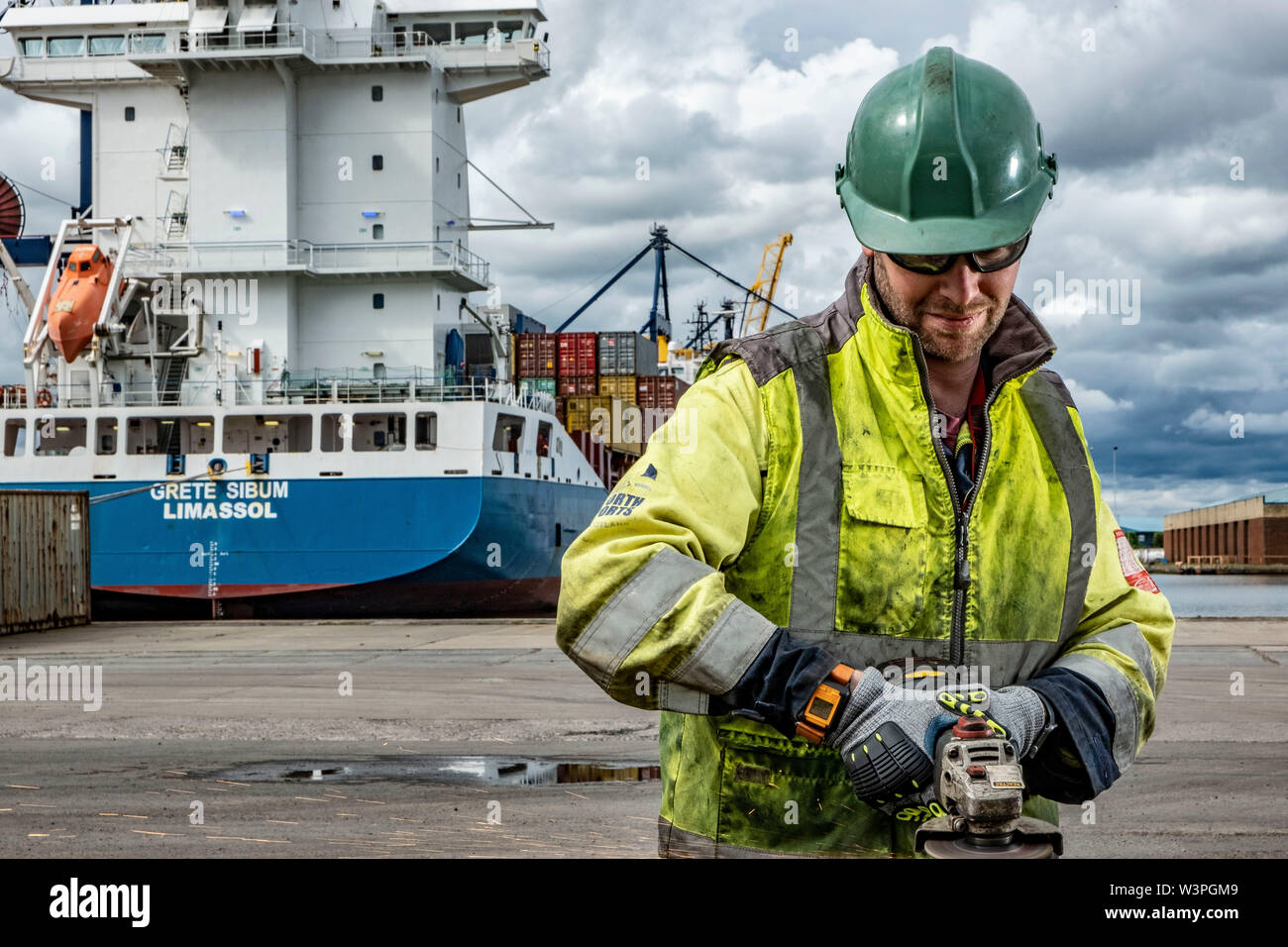 Skilled workers using power tools Stock Photo - Alamy