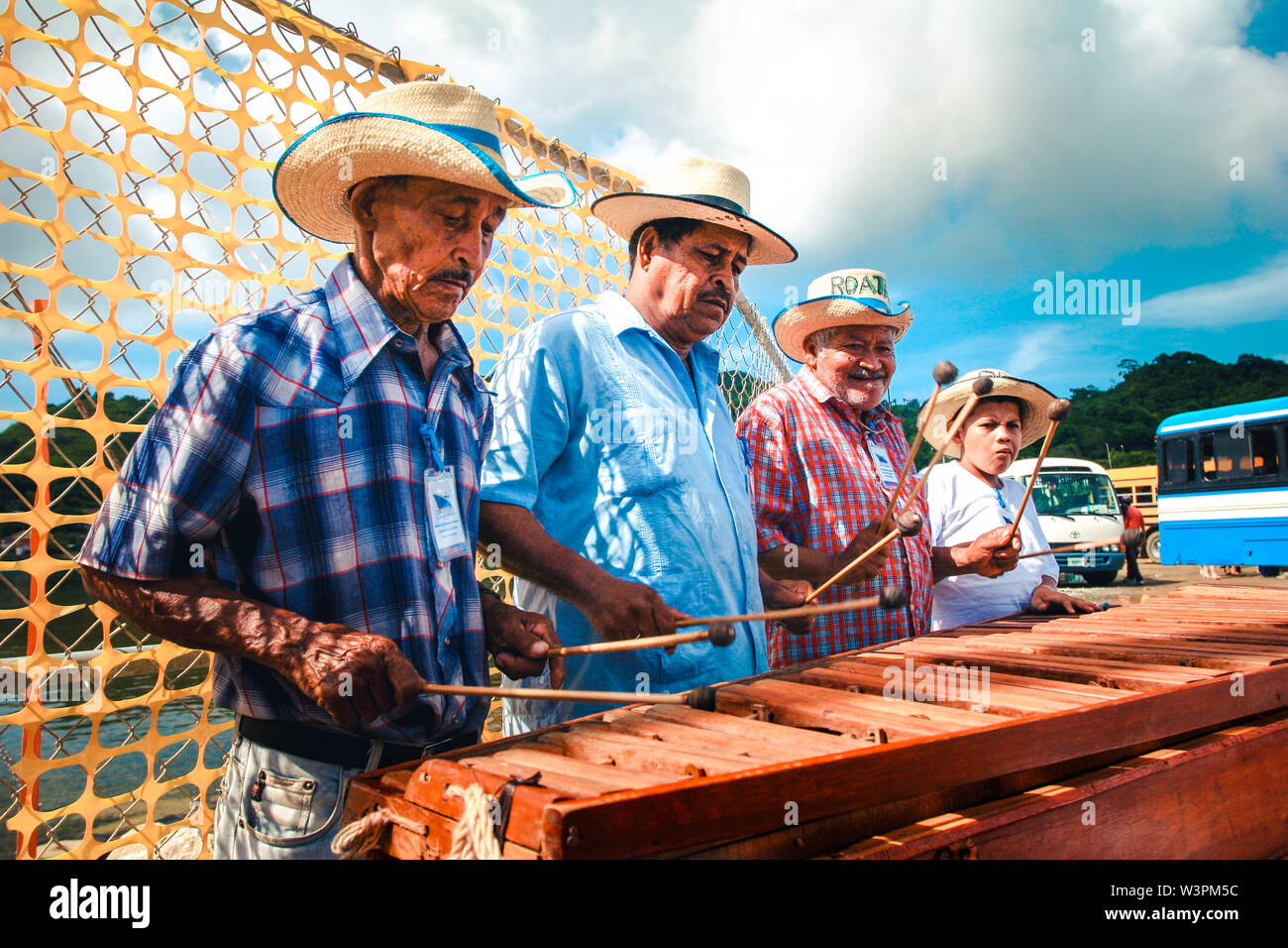 Honduras dance hires stock photography and images Alamy