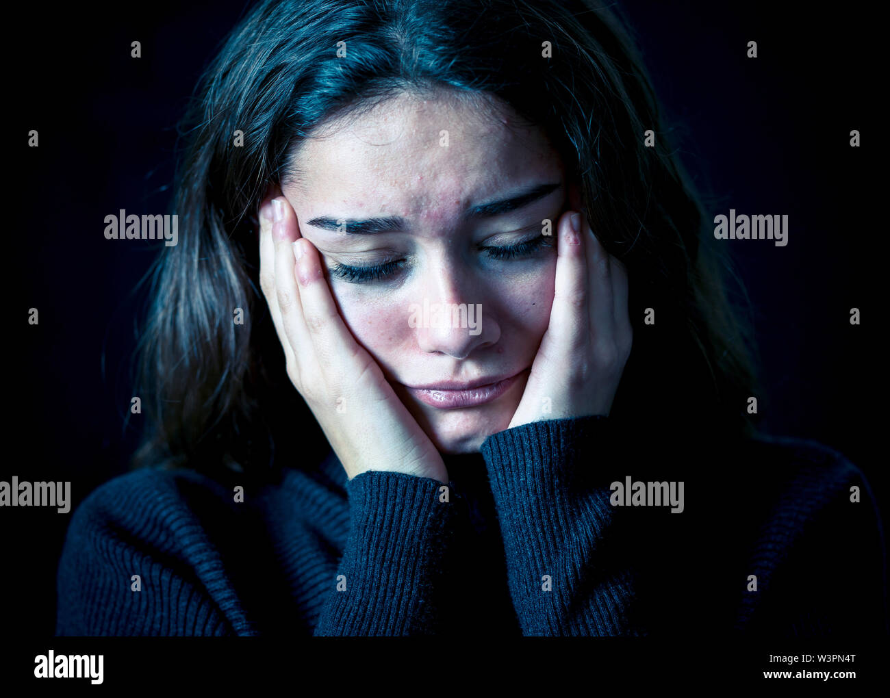 Портрет девушки. Девушка рыдает. Плачущая девушка. Женщина ревет. Девушка плачет картинки.