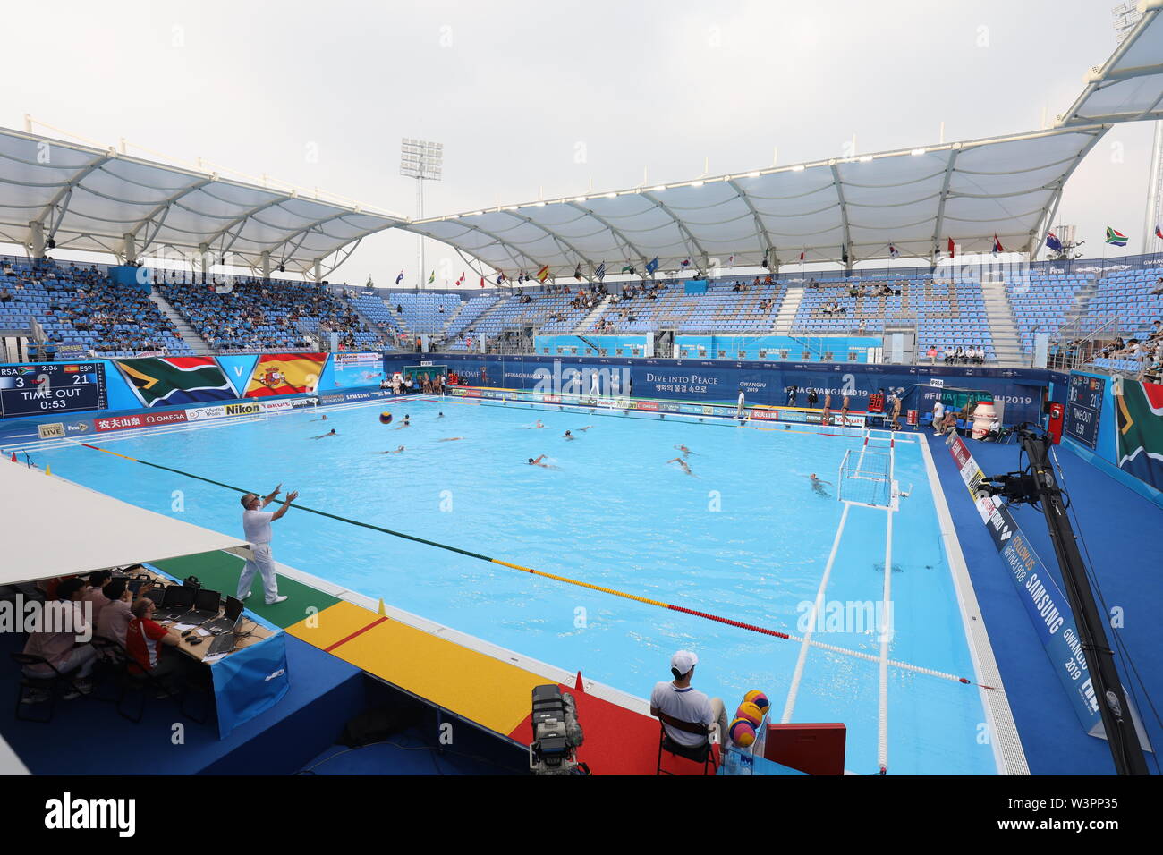 Mistrovstvi sveta v plavani v Gwangju. Vnitrni pohled na stadion s docasnym bazenem 35x25x2 m pro zapasy vodniho pola v Nambu University. Prave probih Stock Photo