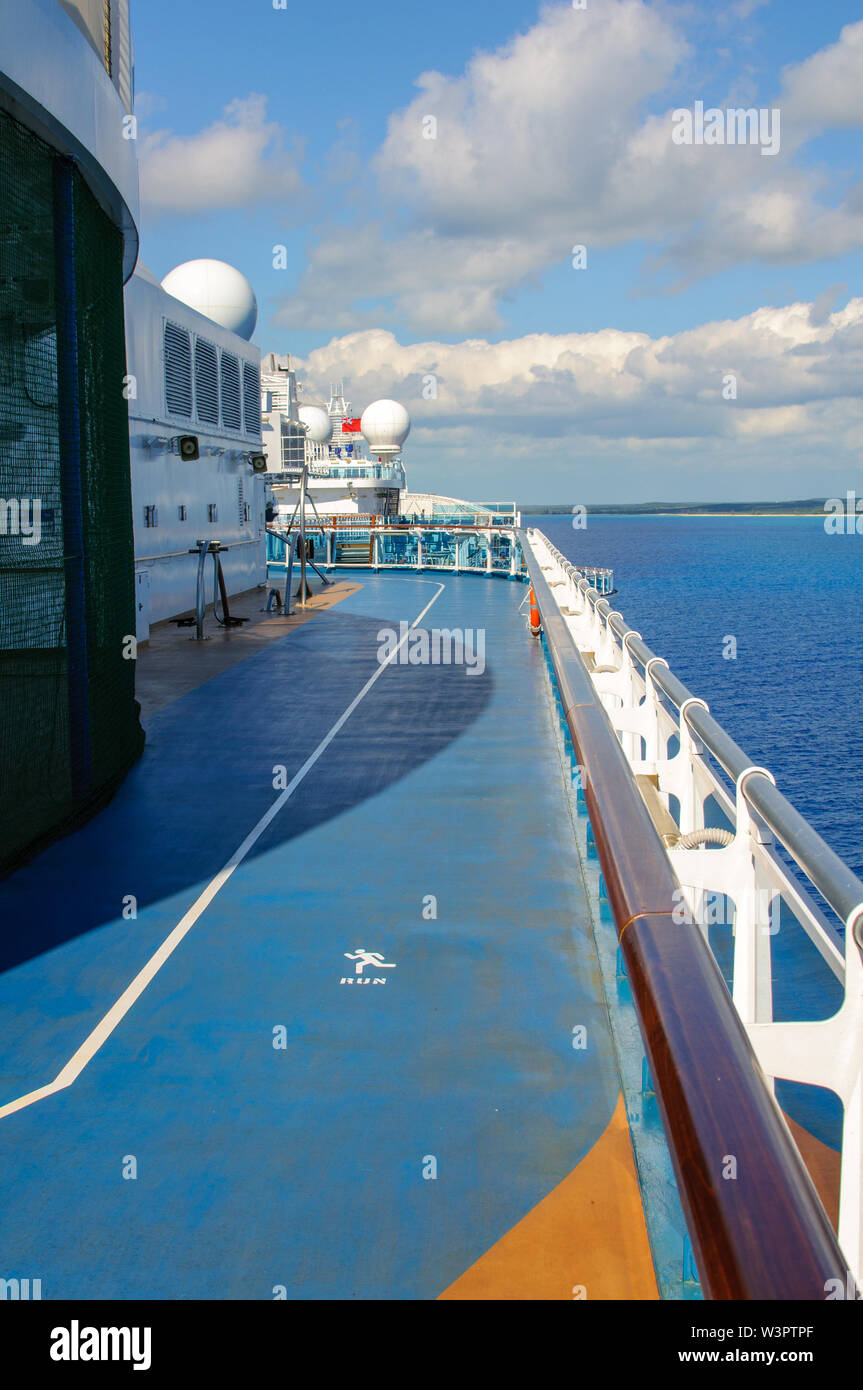 Cruise ship passengers upper deck hi-res stock photography and images ...