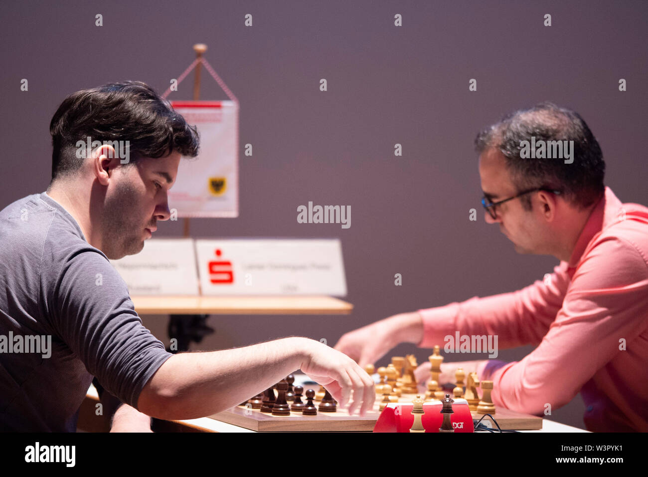 Ian NEPOMNIACHTCHI, RUS, Russia, Russian Federation, left Leinier DOMINGUEZ  PEREZ, USA, United States of America, match: Leinier Dominguez - Ian  Nepomniachtchi Third matchday of the Sparkassen Chess-Meeting 2019 on  16.07.2019 in Dortmund