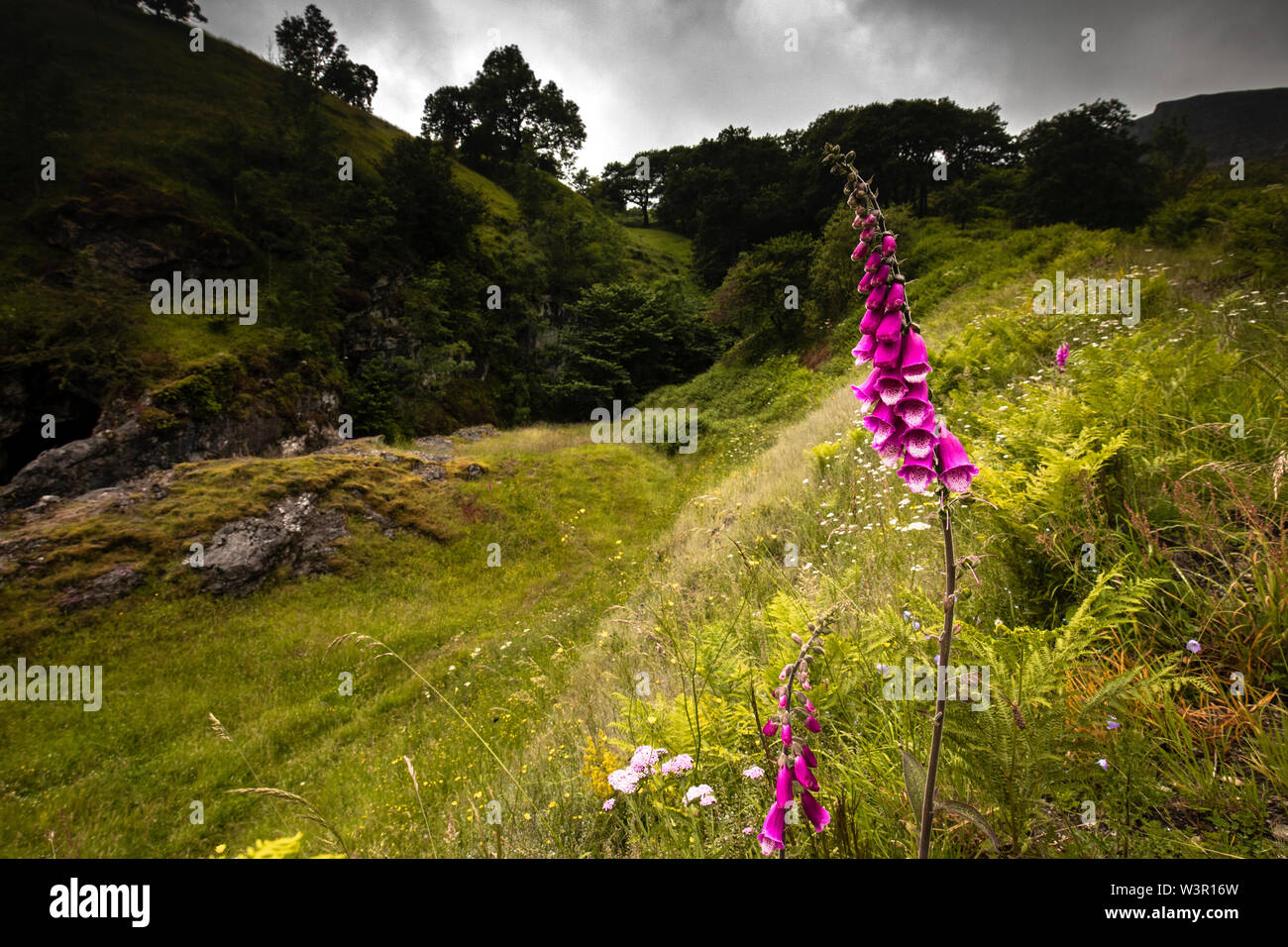 Castleton scenery hi-res stock photography and images - Alamy