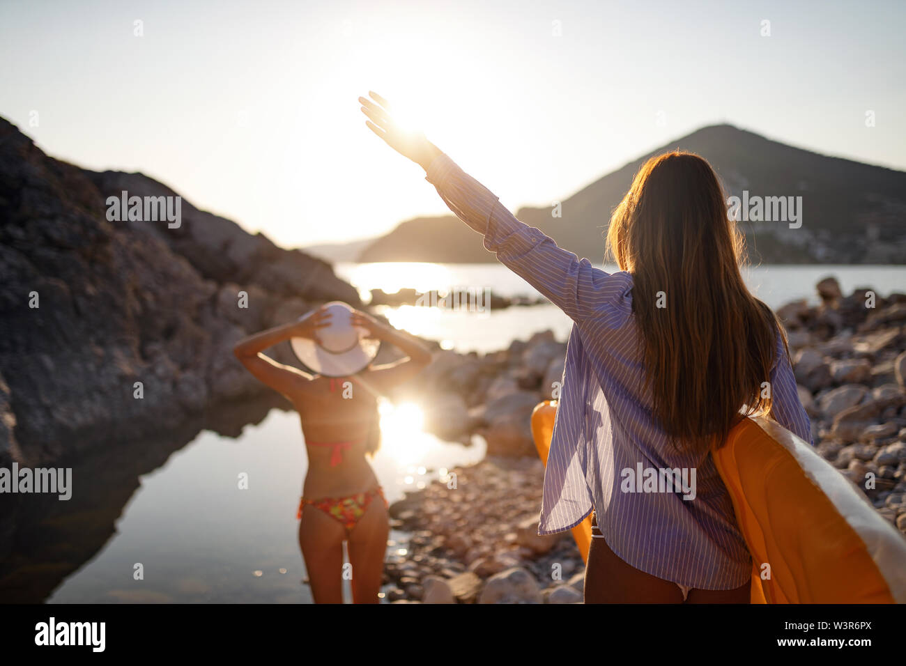 Beautiful women at the beach hi-res stock photography and images - Alamy