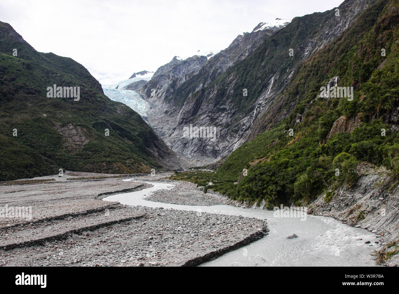 Franz Josef Glacier on a cloudy summer day in January 2018 | Westland Tai Poutini National Park, New Zealand, South Island | The Glacier it descends f Stock Photo