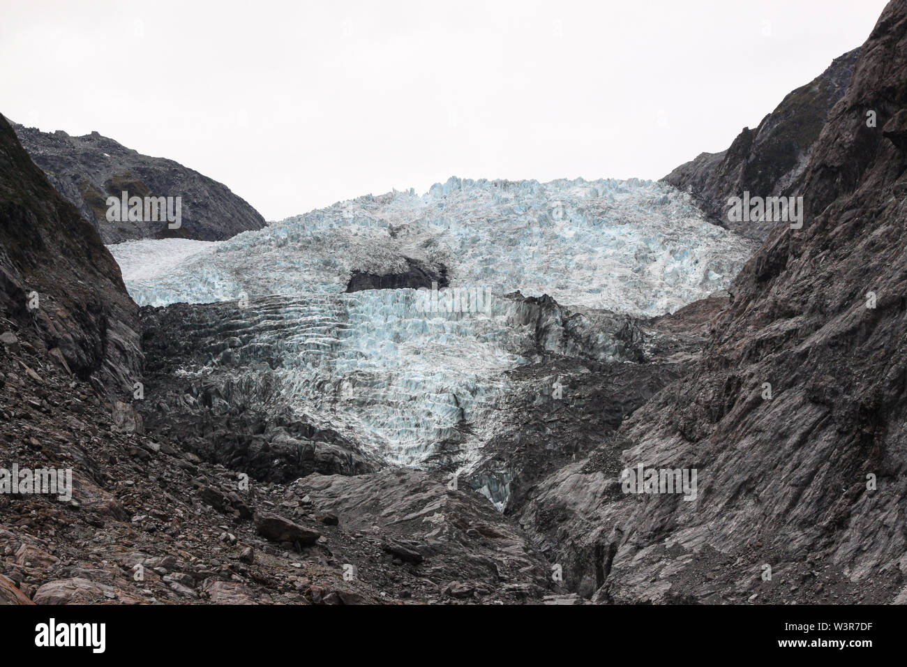 Franz Josef Glacier on a cloudy summer day in January 2018 | Westland Tai Poutini National Park, New Zealand, South Island | The Glacier it descends f Stock Photo