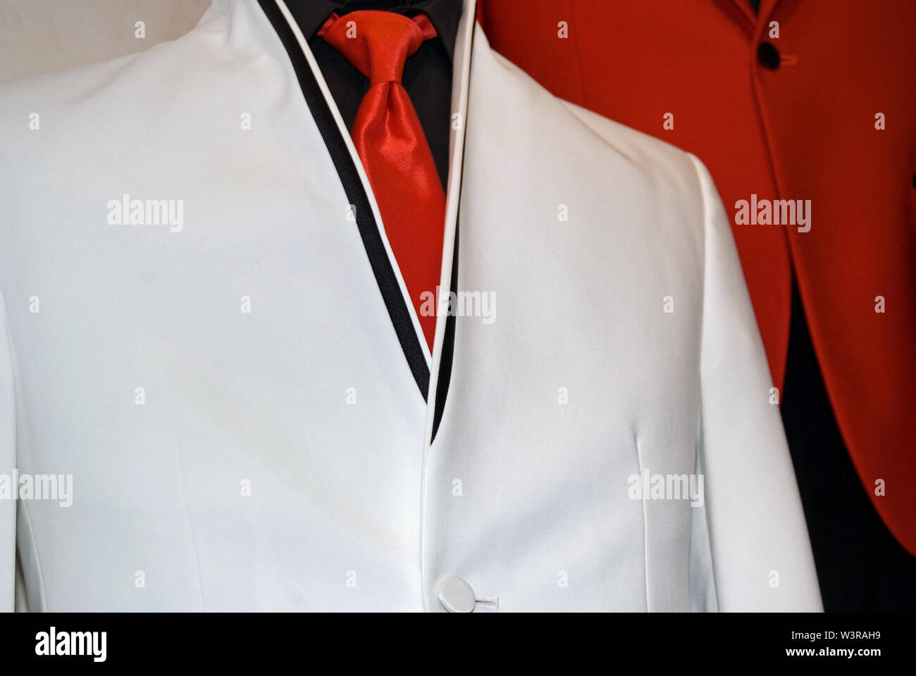 White tux with black trim hires stock photography and images Alamy