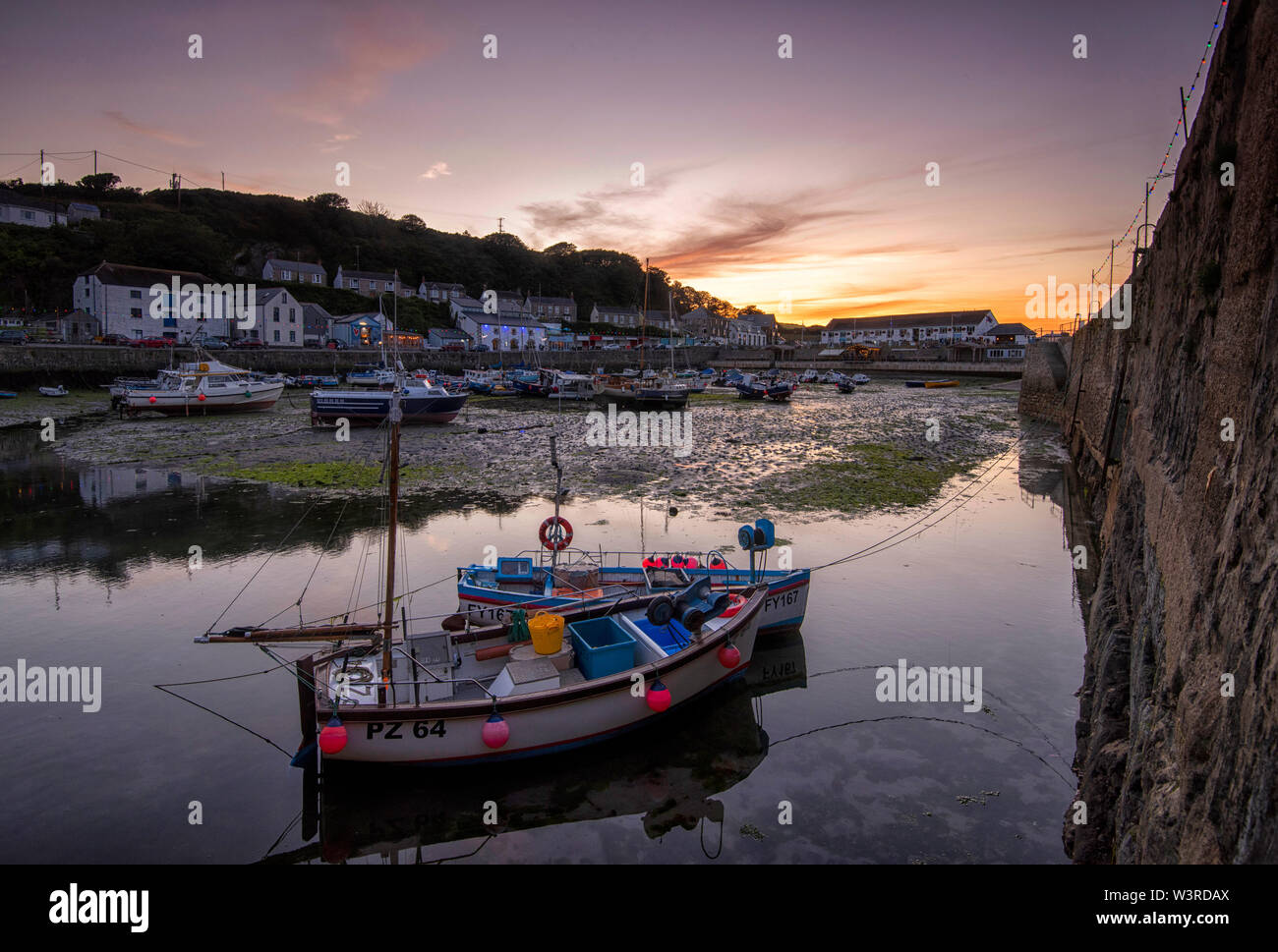 Porthleven harbour low tide hires stock photography and images Alamy