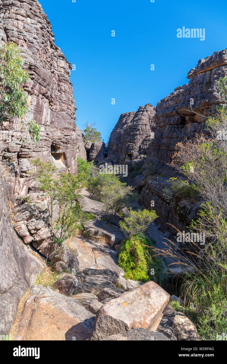 Canyon trail from the Wonderland car park, Wonderland Range, Halls Gap, Grampians National Park, Victoria, Australia Stock Photo