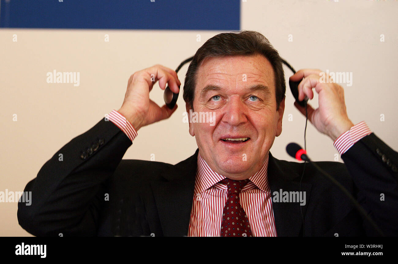 Gerhard schröder spd hi-res stock photography and images - Alamy