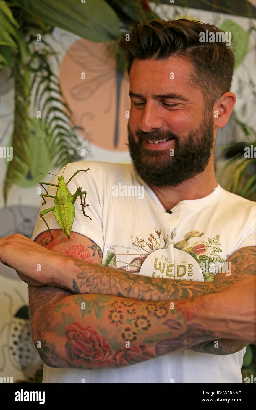 Knutsford, UK, 17th July, 2019. The Bug Hug Theatre with 'Mr Plant Geek' Michael Perry at the annual RHS flower show, Tatton Park, Knutsford, Cheshire, UK. Credit: Barbara Cook/Alamy Live News Stock Photo