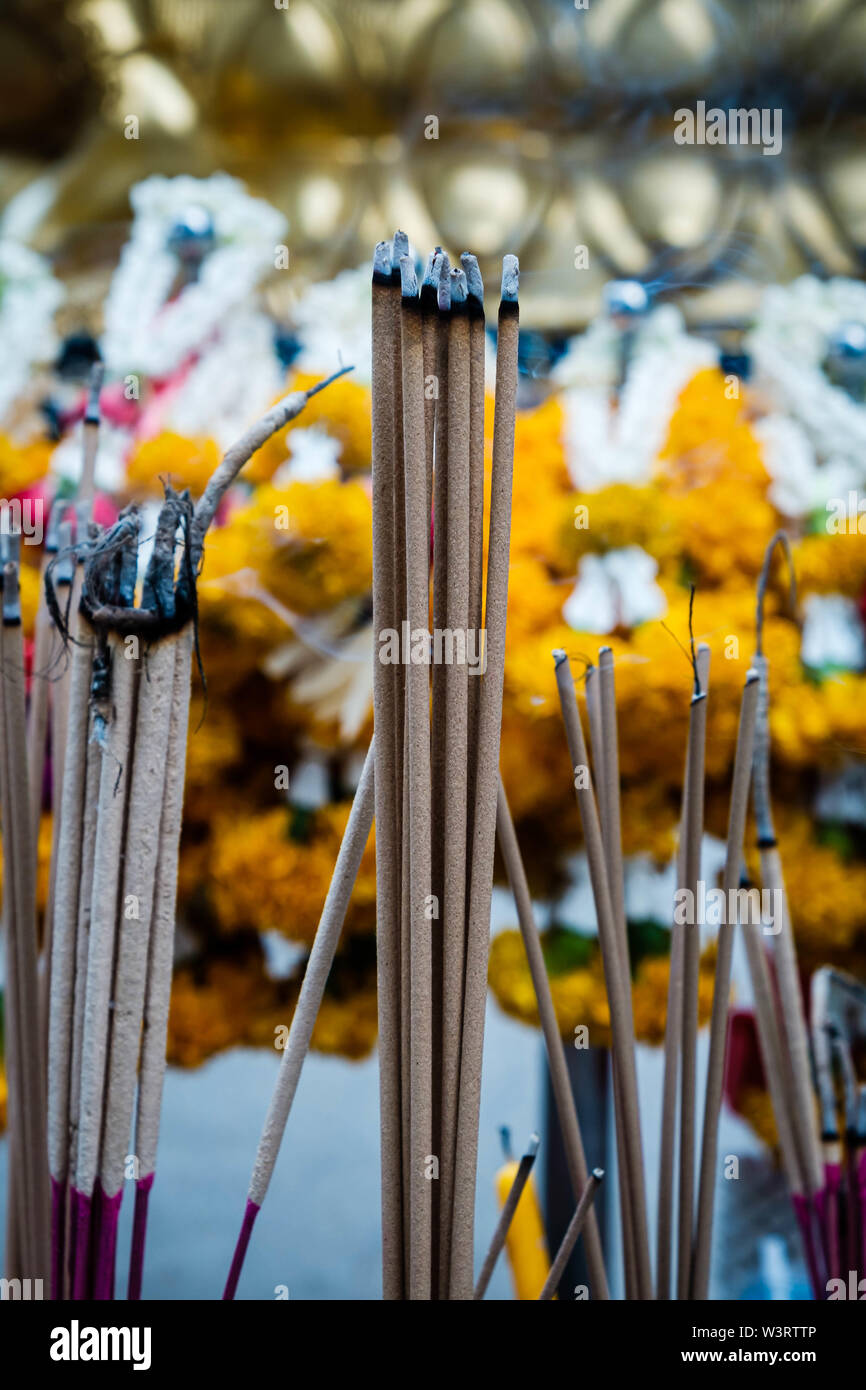 Incense sticks in buddhist temple in Bangkok, worship Stock Photo Alamy