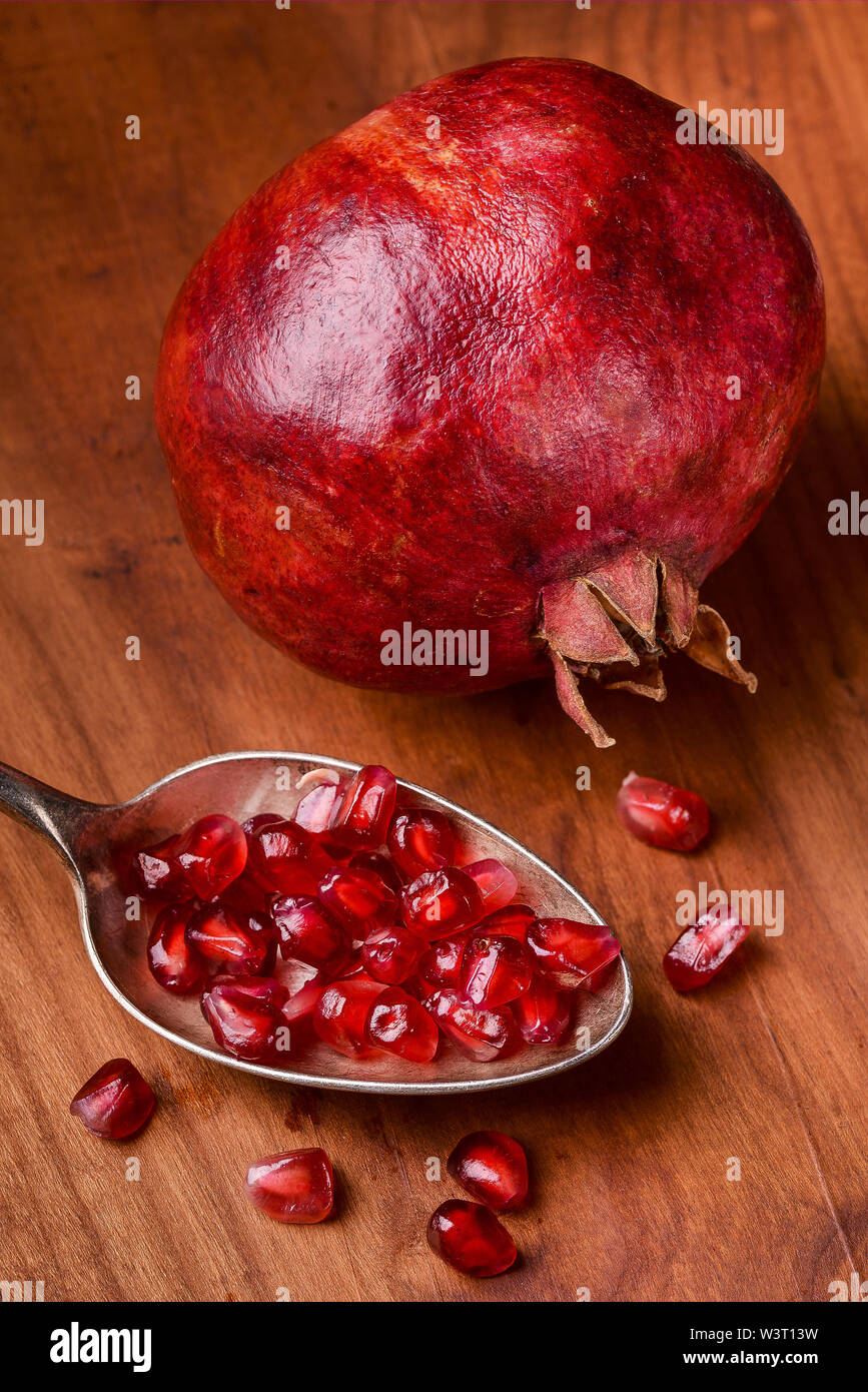 Scarlet color hi-res stock photography and images - Alamy