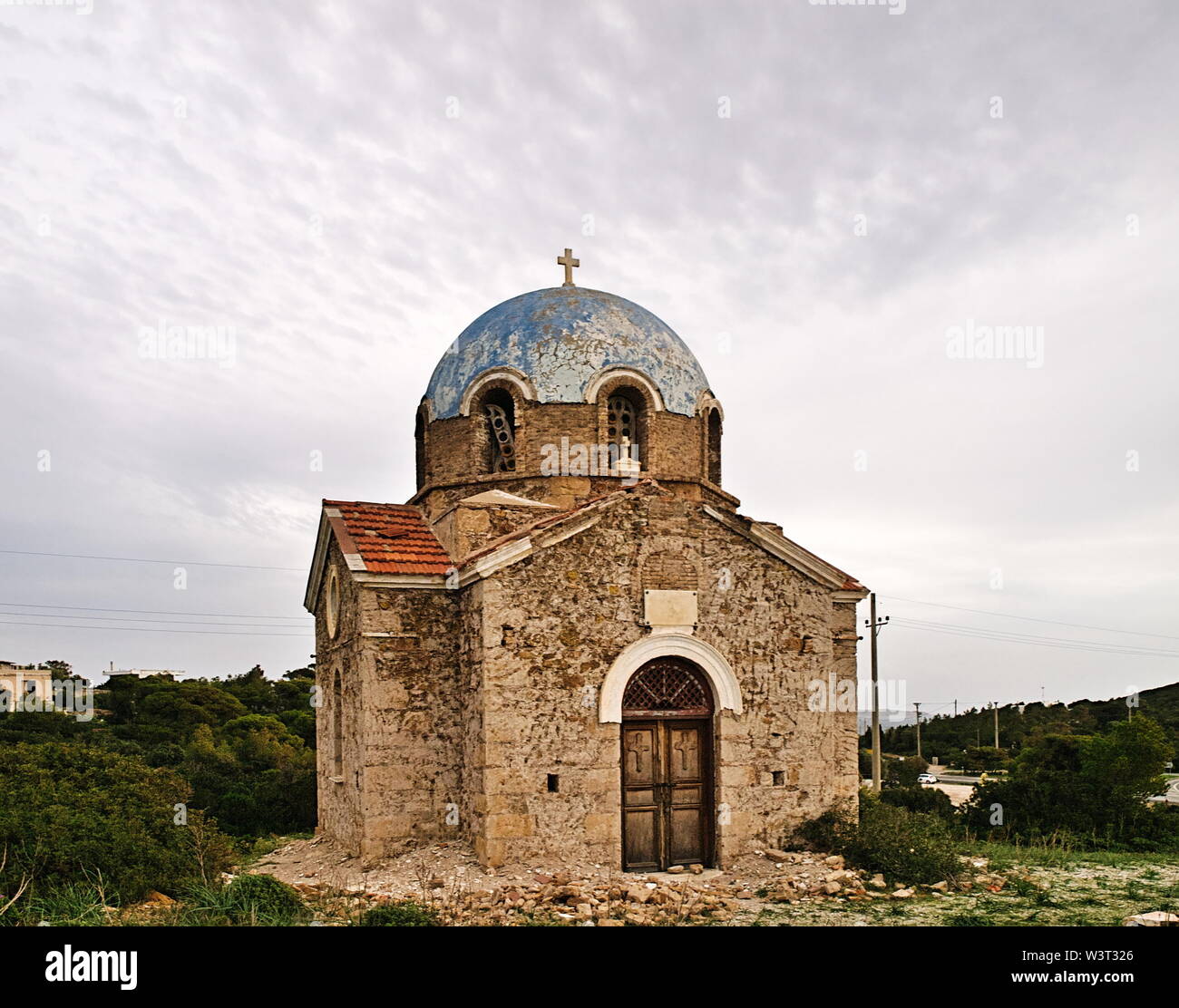 Old ruins of Agios (Saint) Ioannis (John) Prodromos orthodox church , on a  cliff in Sounio, Attica Greece Stock Photo - Alamy