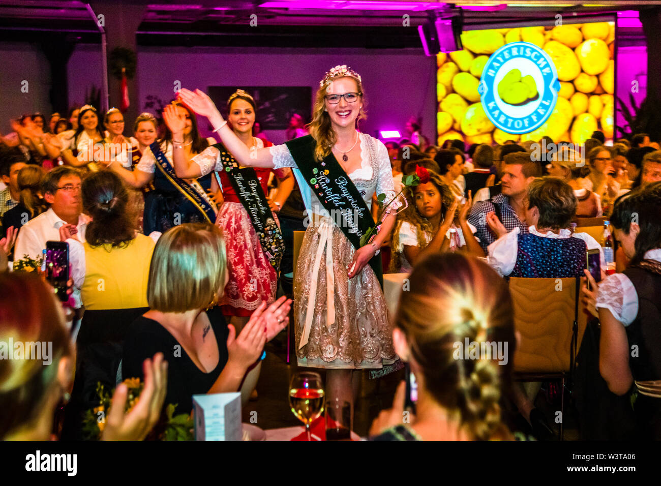 Crowning ceremony of Bavarian Potato-Queen 2019 in Schrobenhausen, Germany. Defilee of the product queens. A queen rarely comes alone. At the coronation celebrations for the Bavarian Potato Queen, product queens such as the honey, hops, wine and asparagus queens also pay their respects. Stock Photo