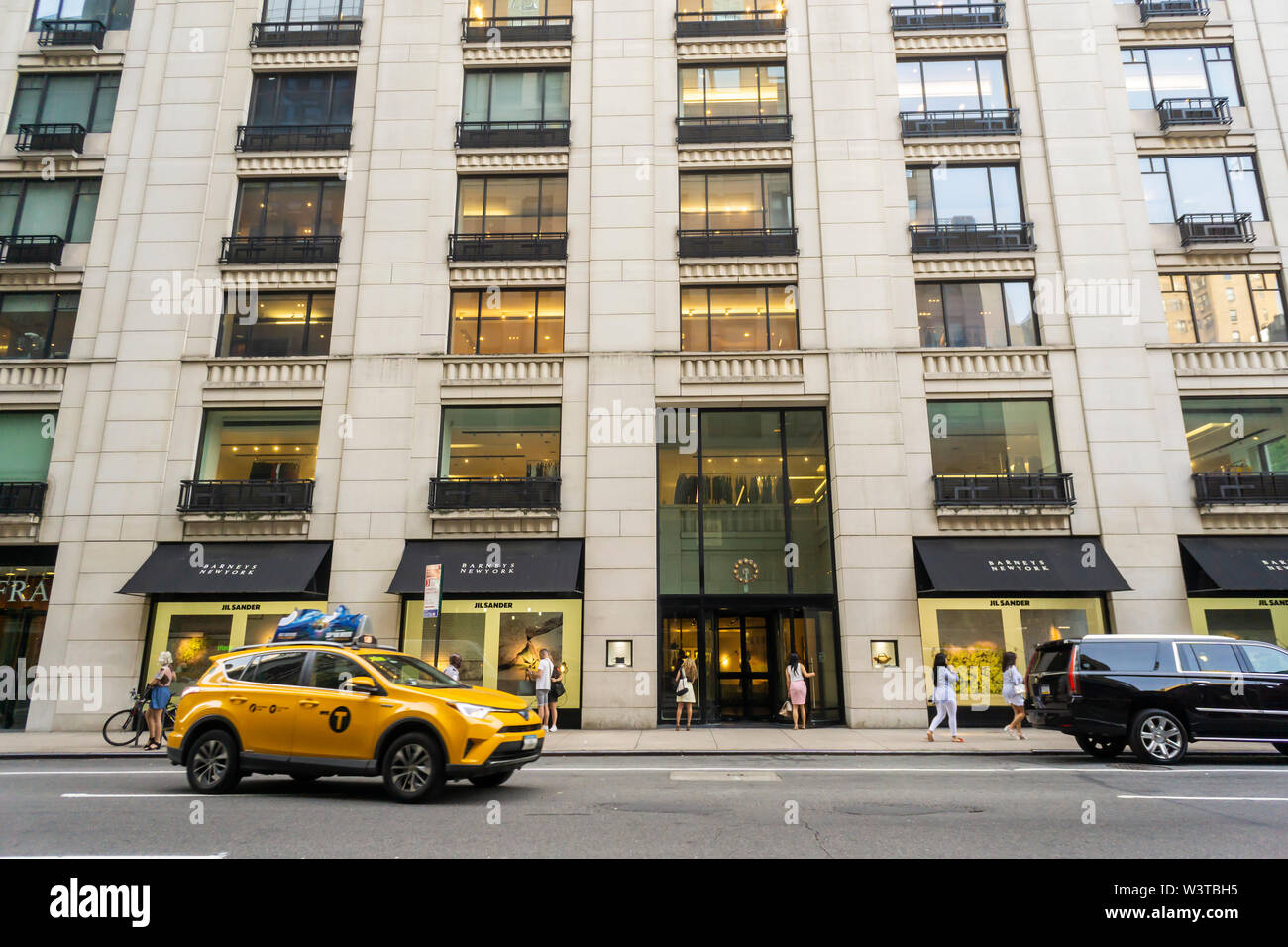 960px-Barneys_New_York.jpg