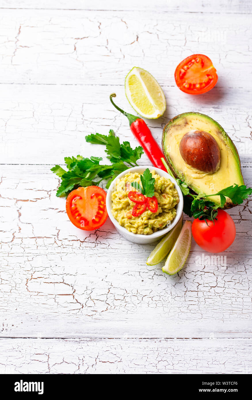 Traditional Mexican avocado sauce guacamole Stock Photo Alamy