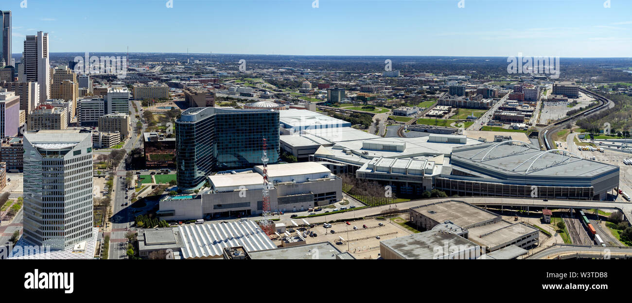 Downtown dallas skyline hi-res stock photography and images - Alamy