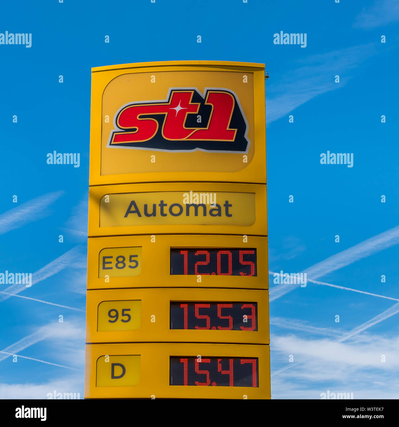 Petrol station fuel price sign hires stock photography and images Alamy