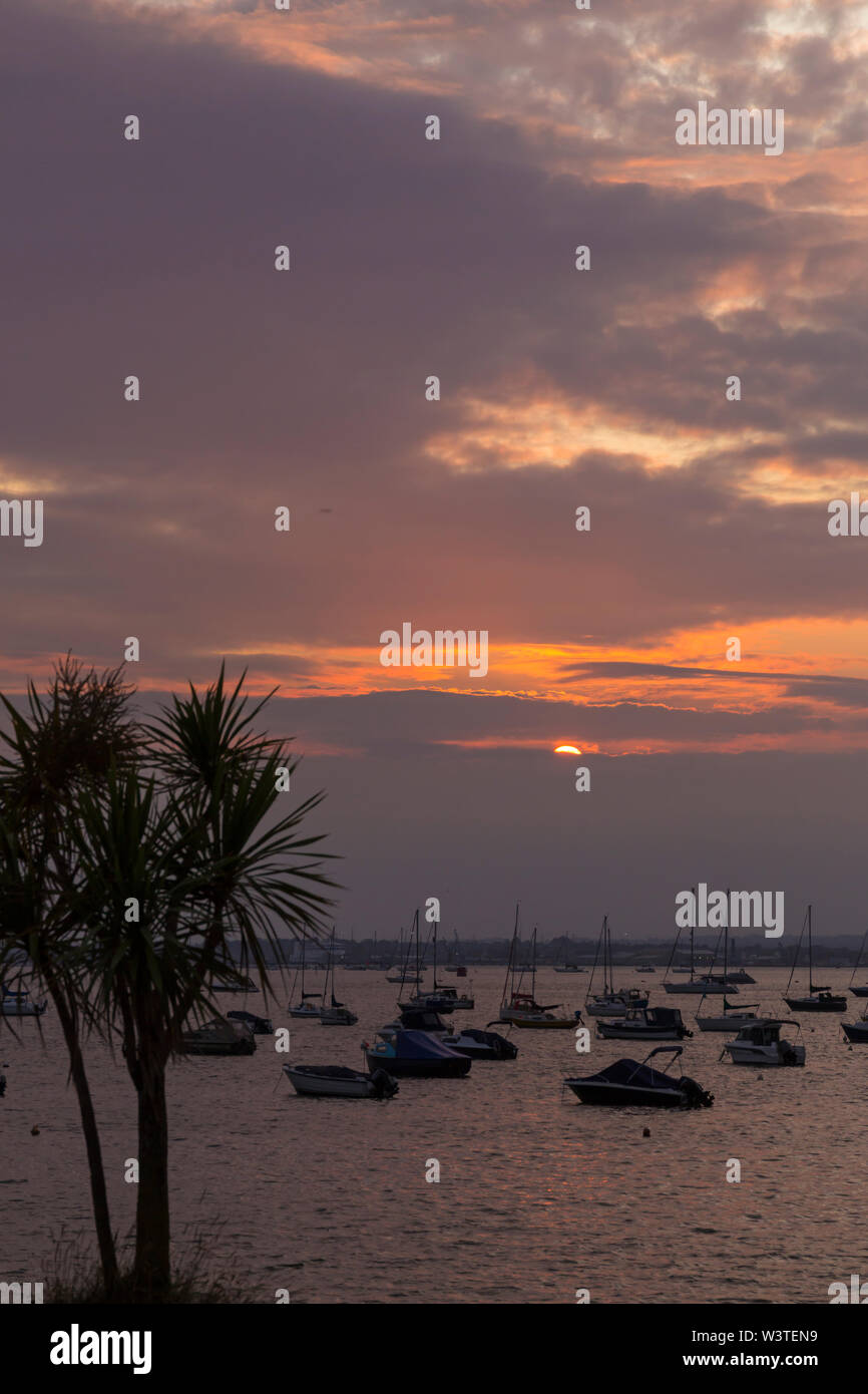 Sandbanks Poole Dorset Uk 17th July 2019 Uk Weather Sunset At