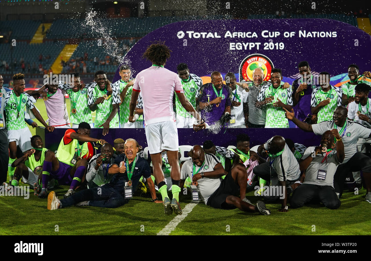 Cairo, Tunisia, Egypt. 17th July, 2019. FRANCE OUT July 17, 2019: Nigerian team celebrating their medal after the 2019 African Cup of Nations match between Tunisia and Nigeria at the Al Salam Stadium in Cairo, Egypt. Ulrik Pedersen/CSM/Alamy Live News Stock Photo